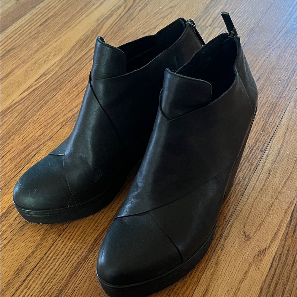 Eileen Fisher black leather Cosmos booties size 10